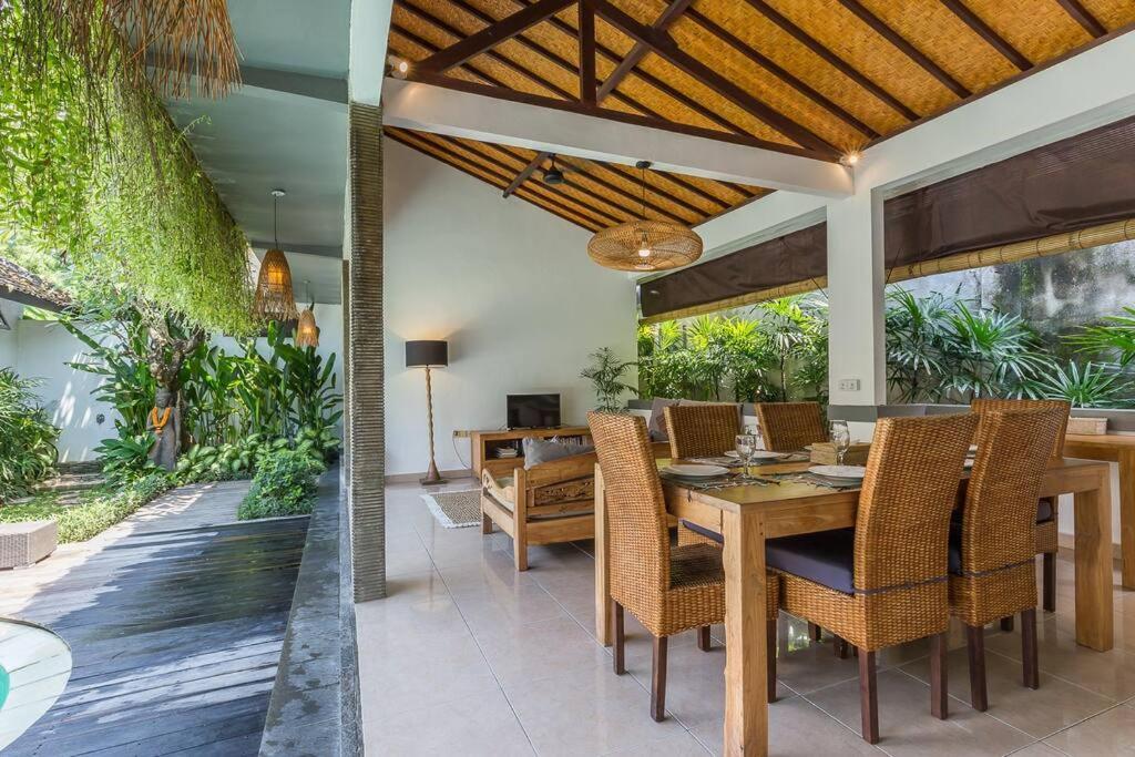 Villa Pulesari 3 Bedrooms Seminyak