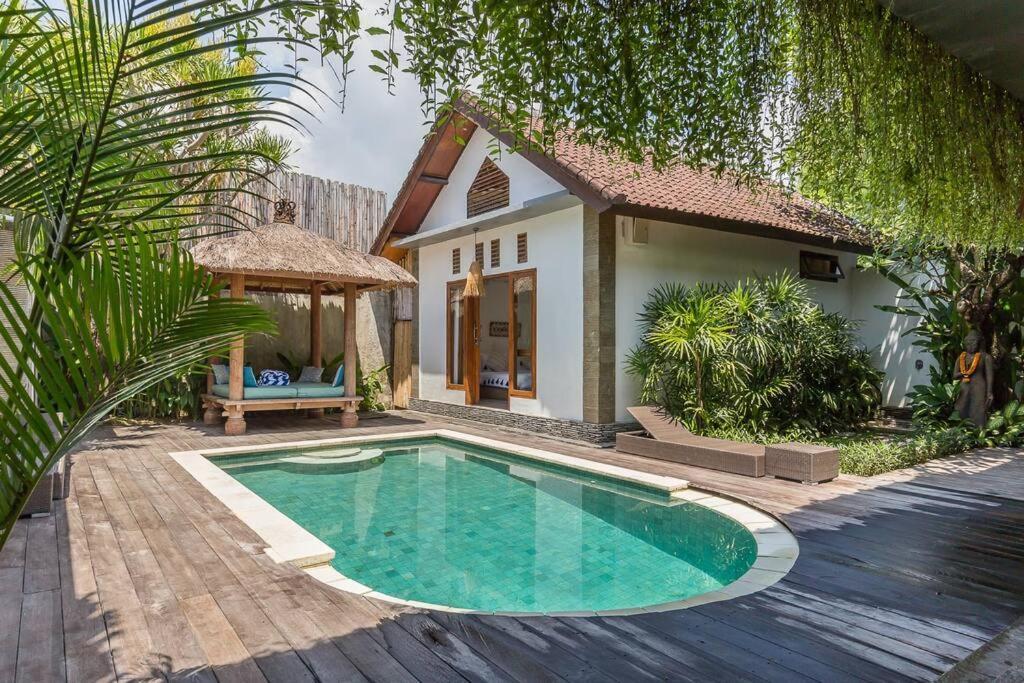 Villa Pulesari 3 Bedrooms Seminyak
