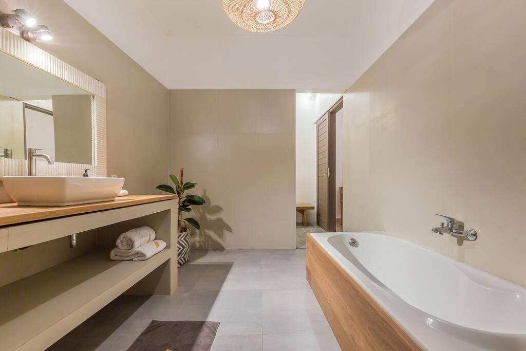 Villa Pulesari 3 Bedrooms Seminyak