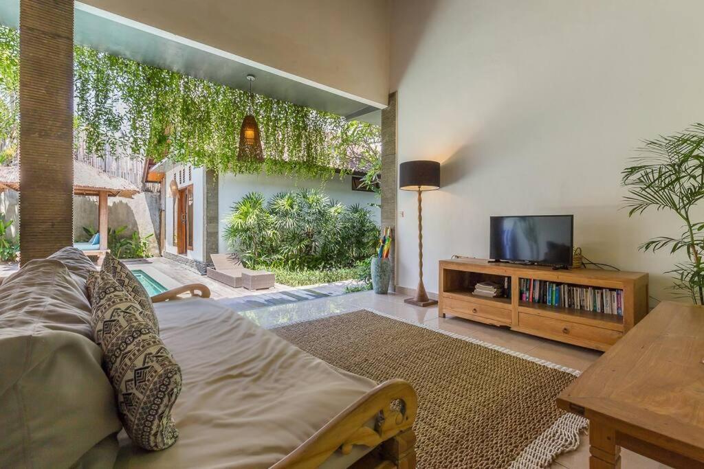 Pulesari 3 Bedrooms Villa Seminyak