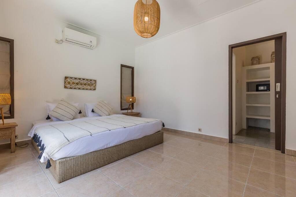 Villa Pulesari 3 Bedrooms Seminyak
