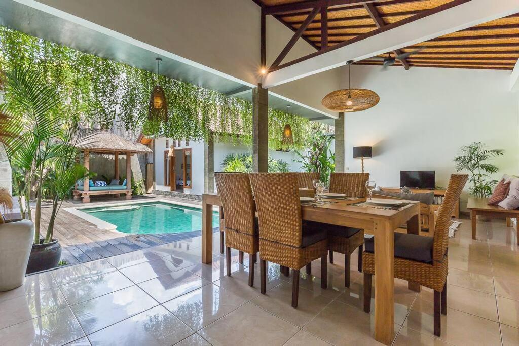 Villa Pulesari 3 Bedrooms Seminyak (Bali)